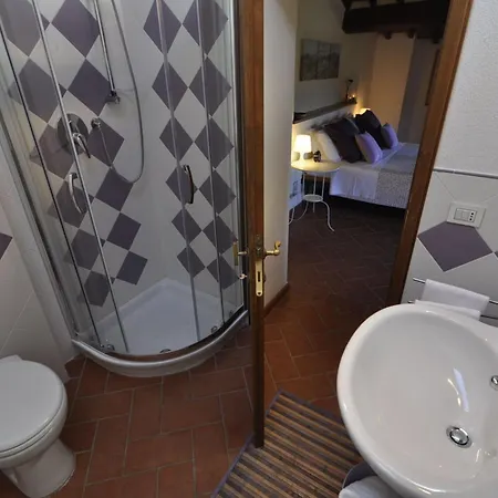 Claudia * קבריליה